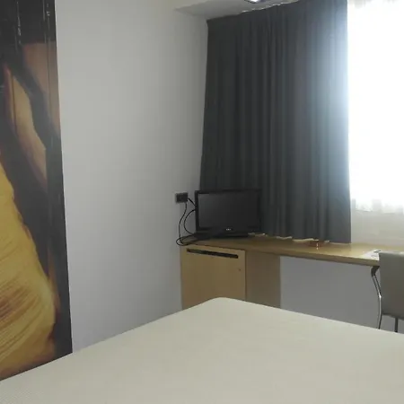 Hotel Gobeo Park 3*